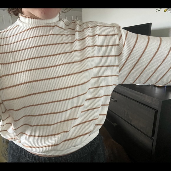 Title neck sweater - Picture 2 of 3